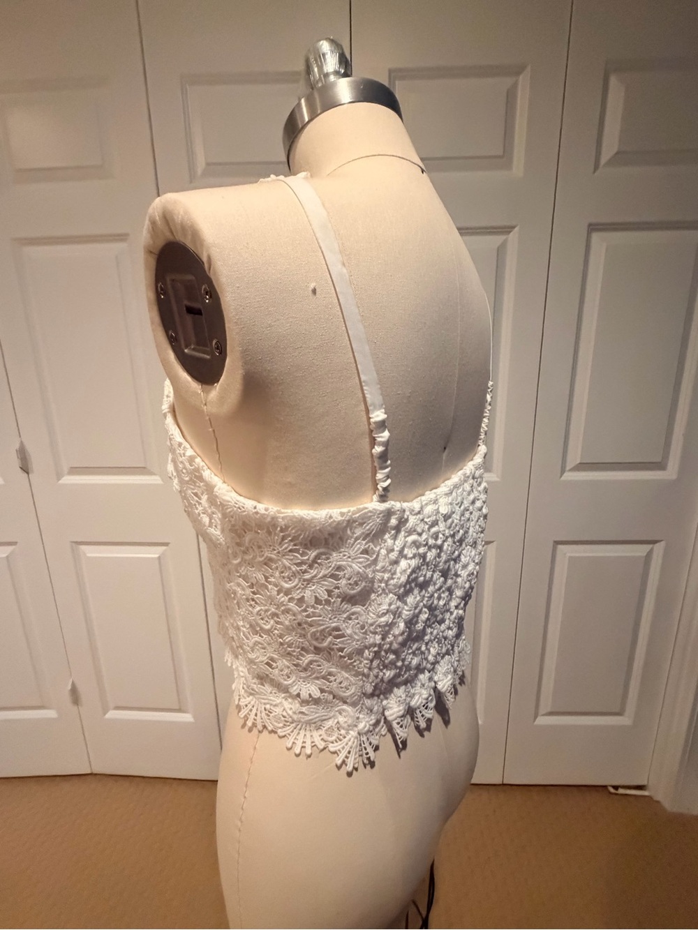Lucy Paris White Lace V-Neck Cropped Camisole - Picture 4 of 6